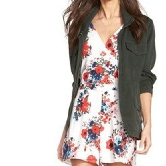 CUPCAKES & CASHMERE Kirei Romper PLAYSUIT Size 4 floral SILKY SOFT PREPPY BEACH - Picture 4 of 13